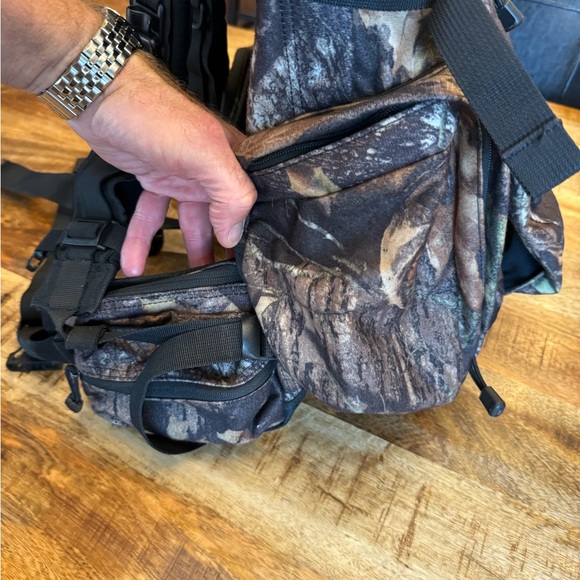 Original Gander Mountain Guide Series hunting backpack. Like New. - Picture 3 of 5